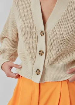 Modström CalloMD cardigan - Summer Sand< Strik & Bluser