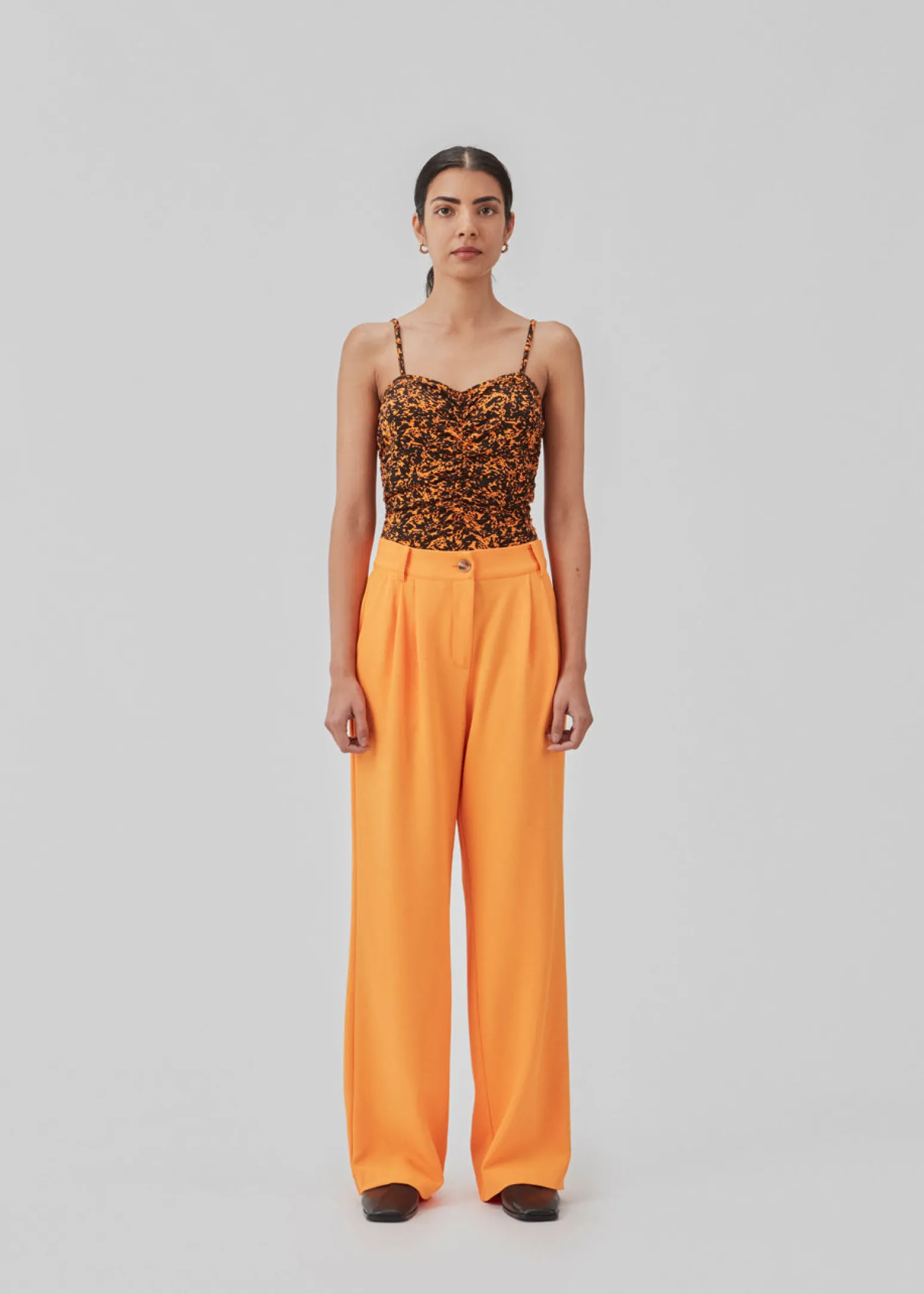 Modström CayaMD pants - Vibrant Orange< Bukser