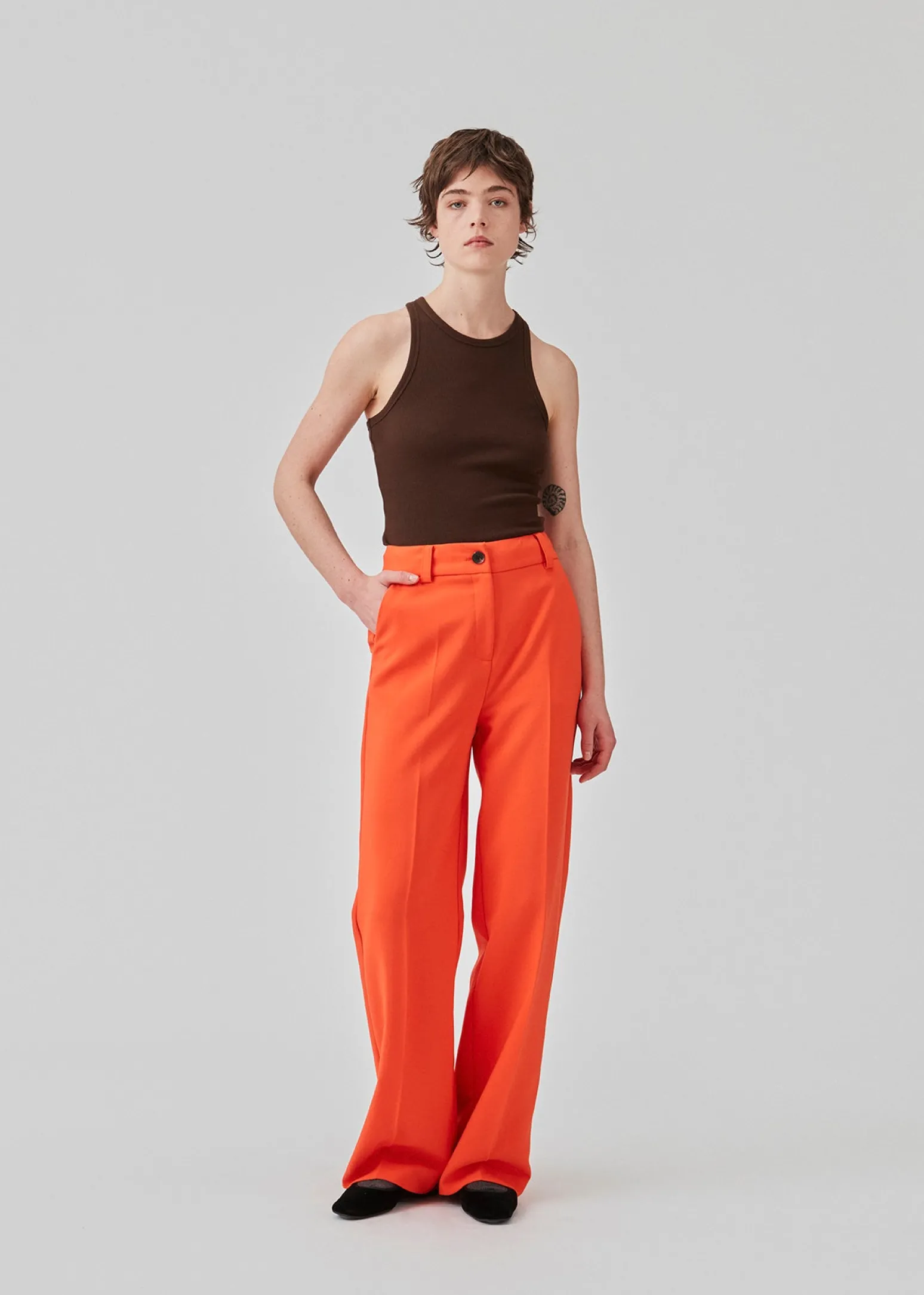 Modström Gale pants - Bright Cherry< Jakkesæt|Bukser