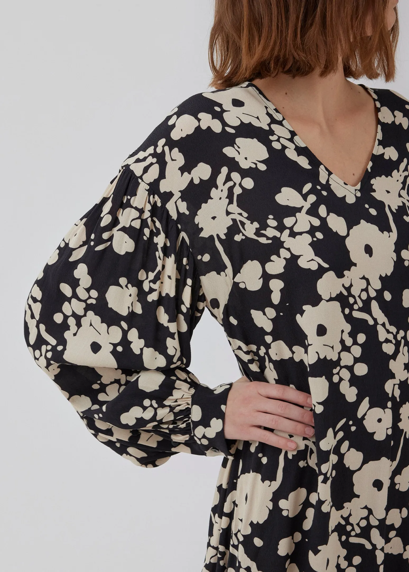 Modström HeleneMD print dress - Cosmos Flower< Kjoler