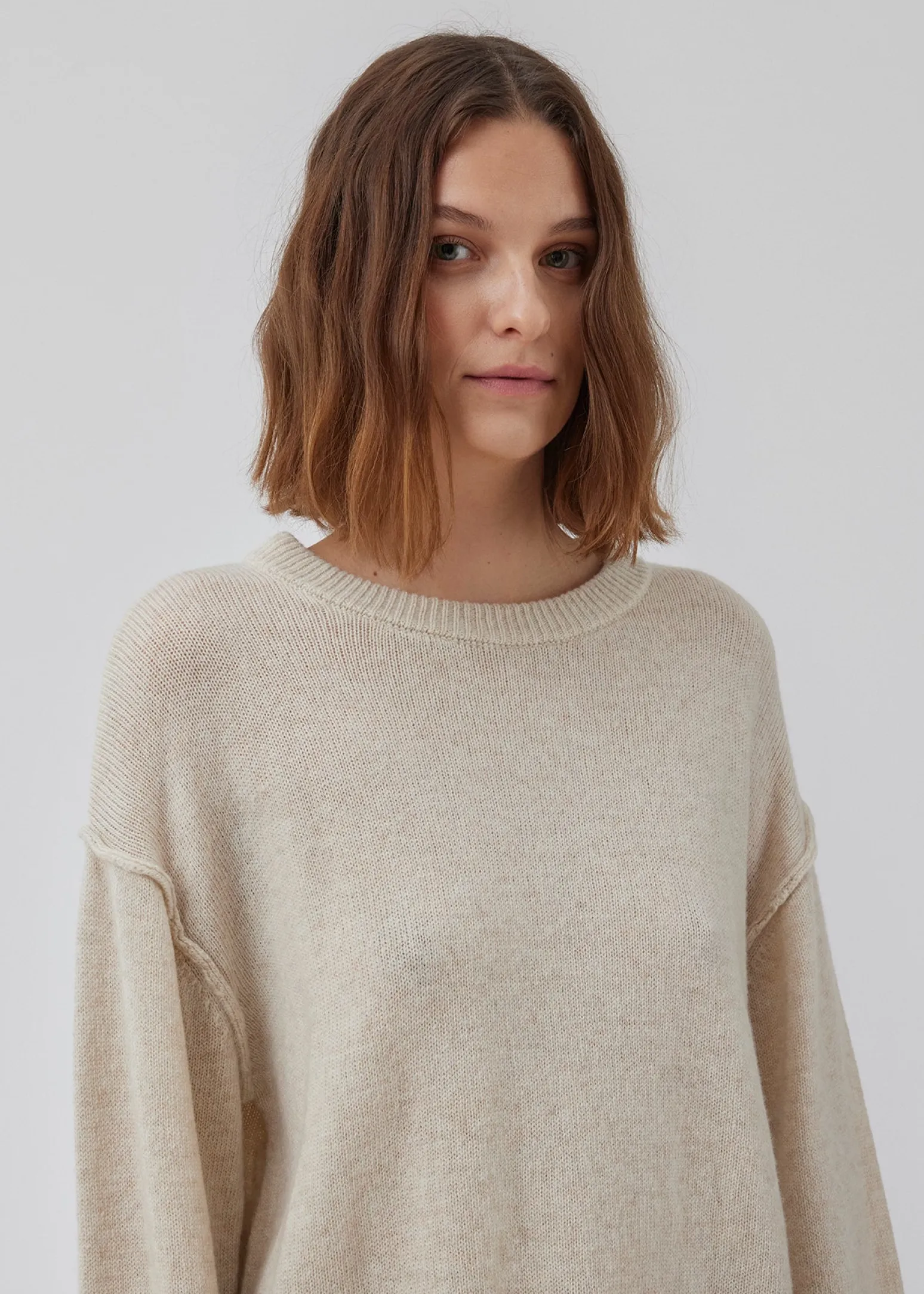 Modström HowieMD o-neck - Beige melange< Strik & Bluser