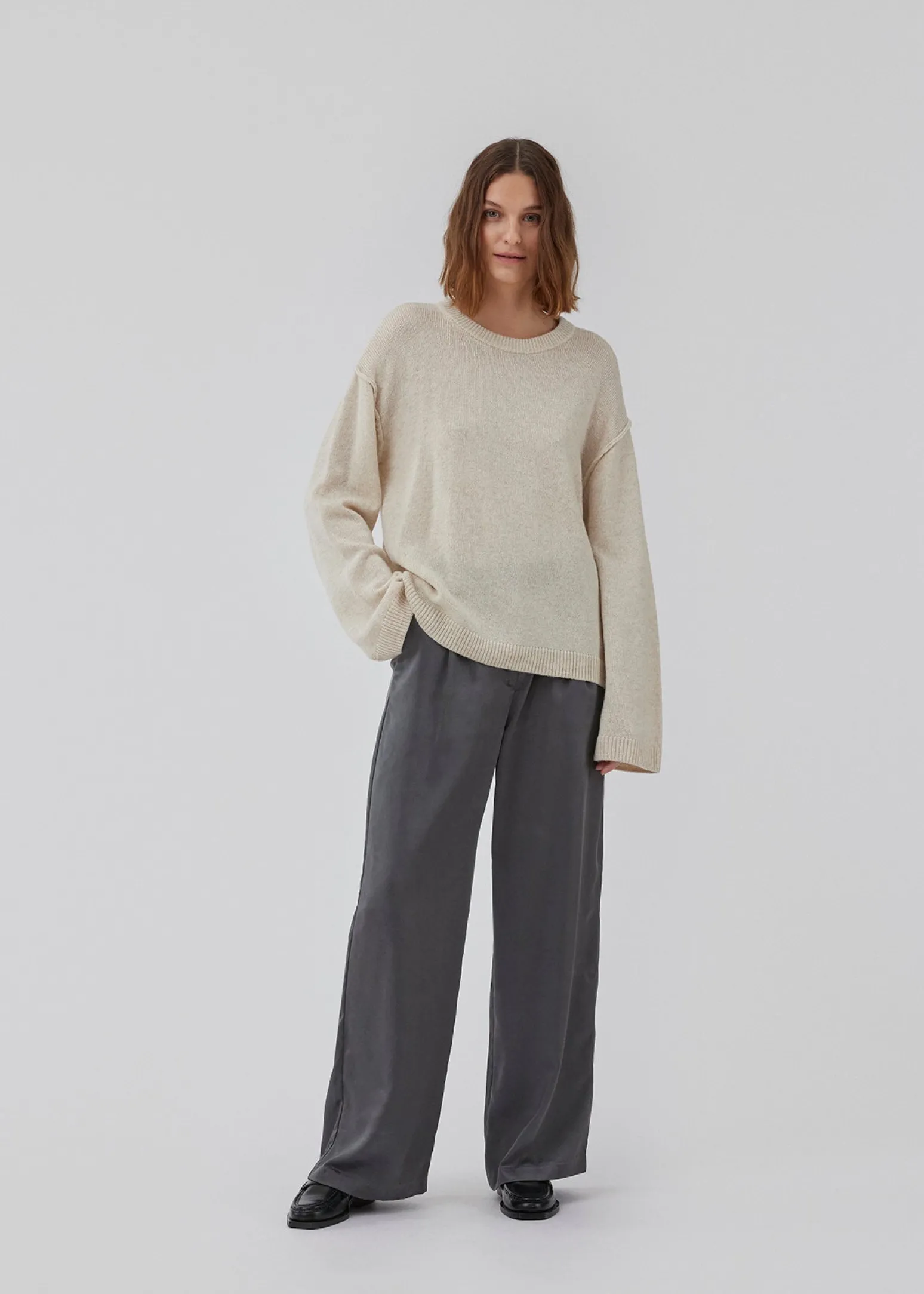 Modström HowieMD o-neck - Beige melange< Strik & Bluser