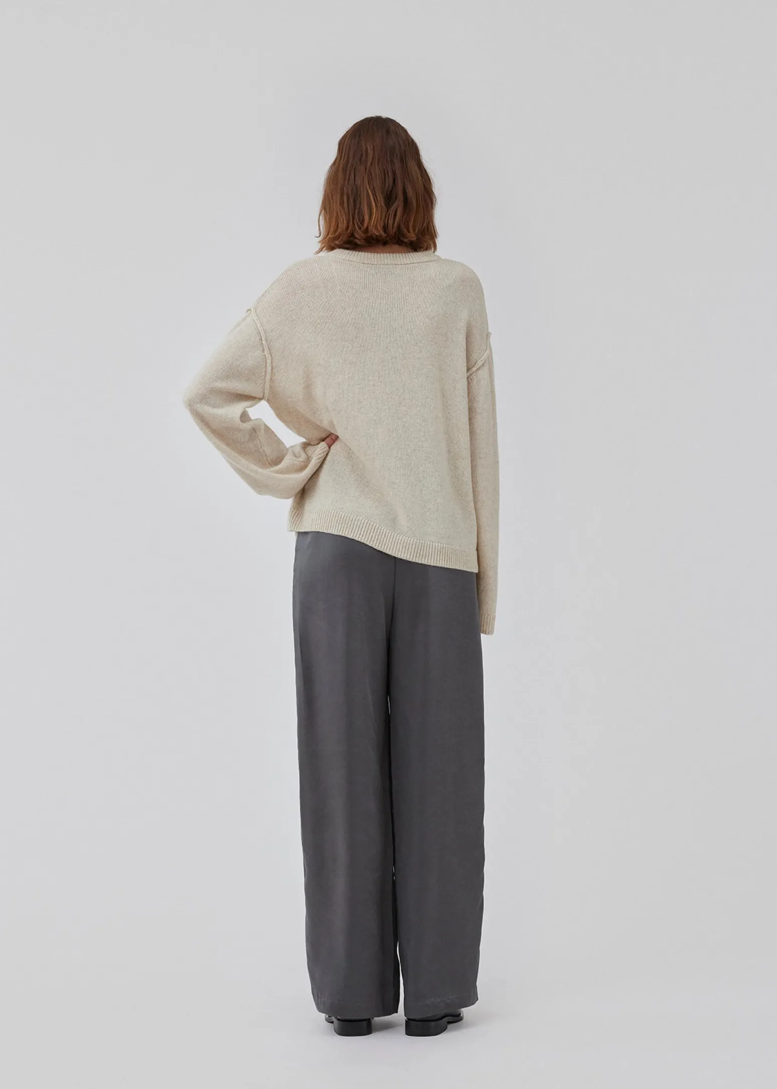 Modström HowieMD o-neck - Beige melange< Strik & Bluser