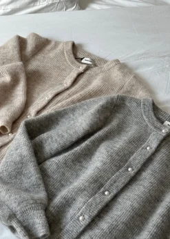 Modström LenniMD cardigan - Grey Melange< Strik & Bluser