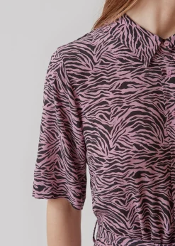 Modström RaidaMD print dress - Valerian Zebra< Kjoler