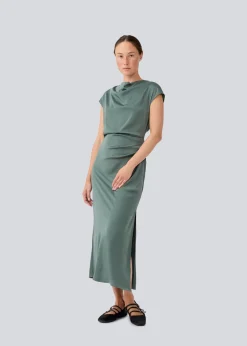 Modström Tailormd dress - Balsam Green< Kjoler